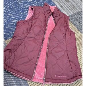 Women's Burgun Free Country Reversible Quilted and Sherpa lined Vest size Medium